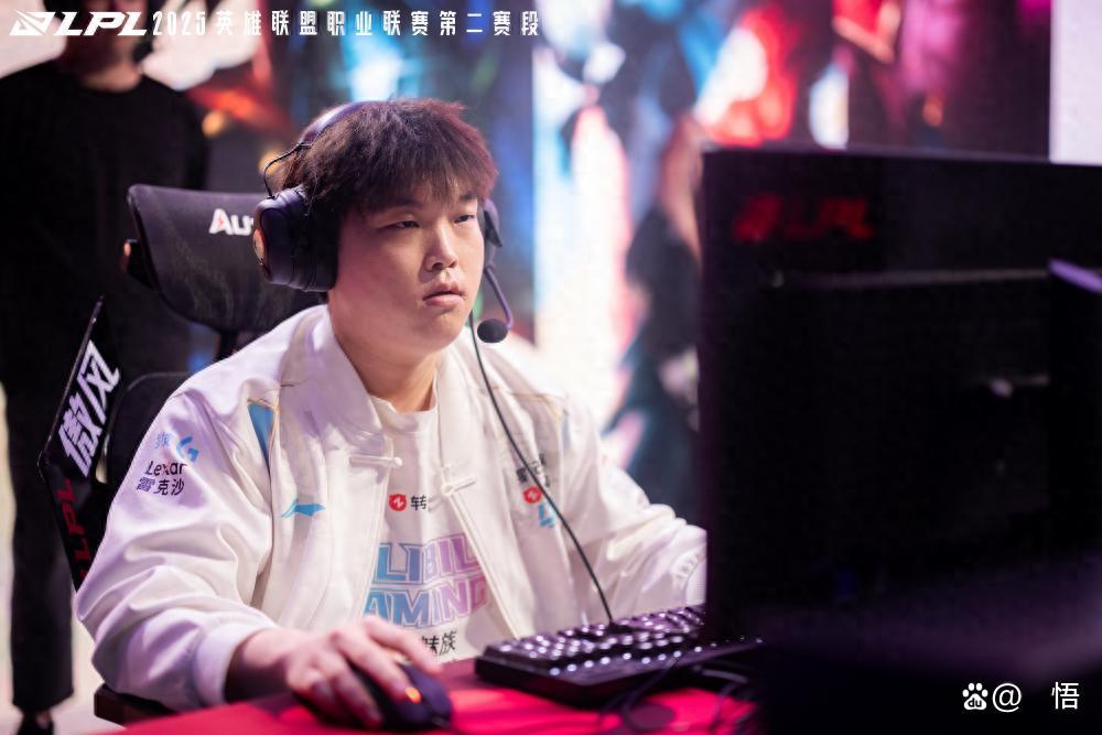 FNC鏖战JDG，Inspired完成史诗逆转激烈交锋2025世界赛，成为赛场最大亮点