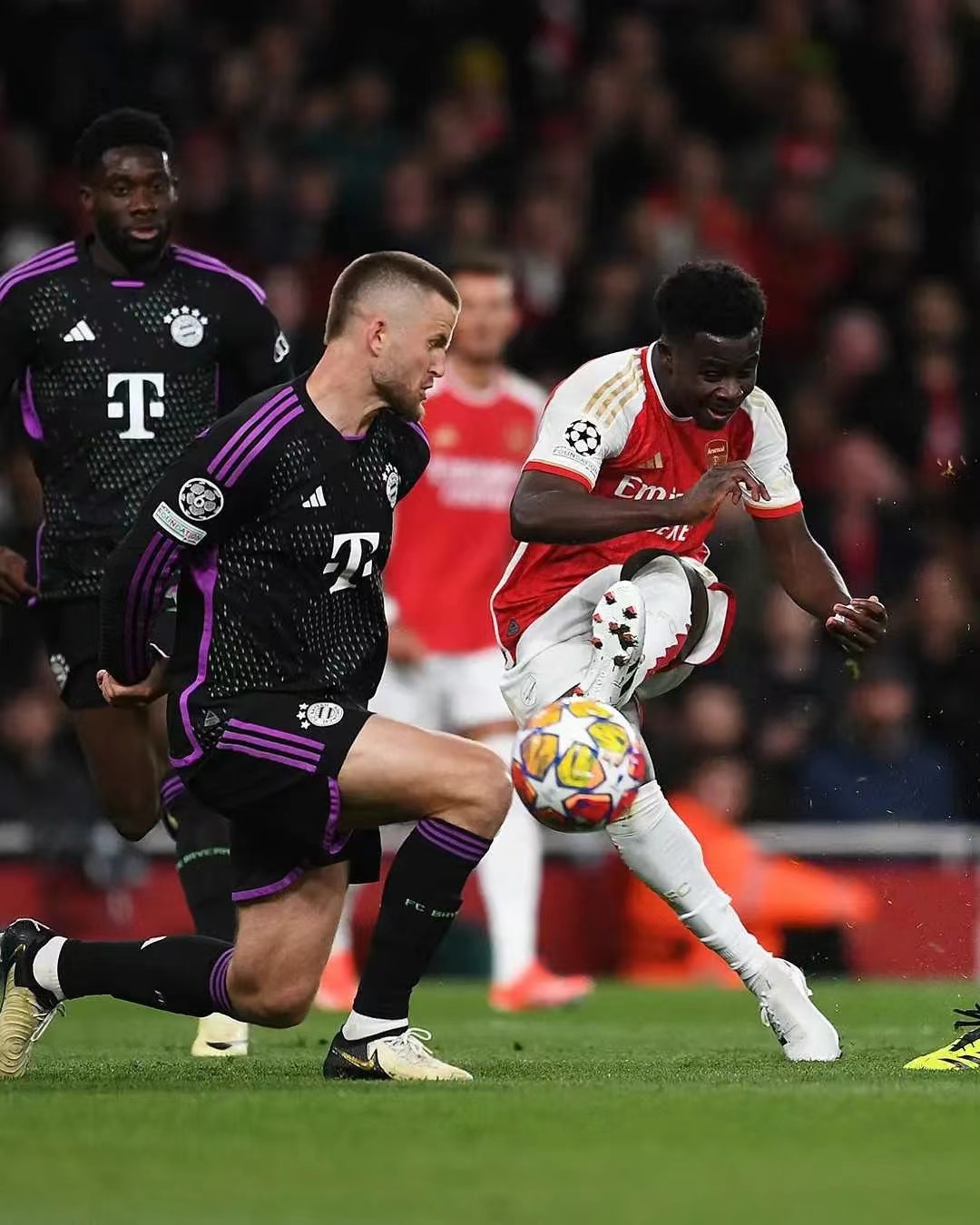 足球明星们的对决燃烧整个赛场 足球明星们的对决燃烧整个赛场