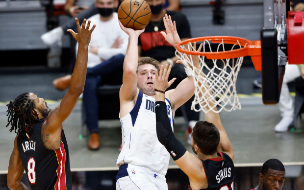 leyusport-塞尔维亚男篮逆转热火，萨博尼斯三分雨点燃全场